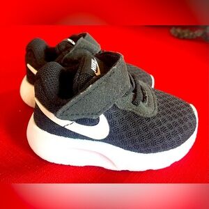 Nike Toddler Tanjun Shoe 2C